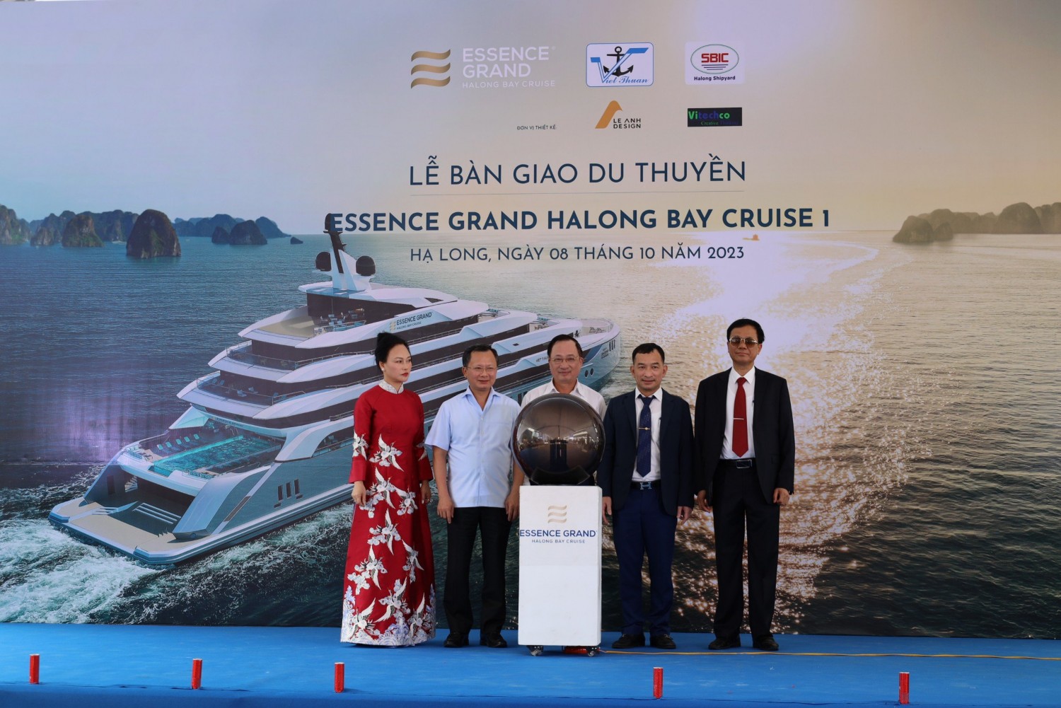 Lễ bàn giao Du thuyền Essence Grand Cruise 01